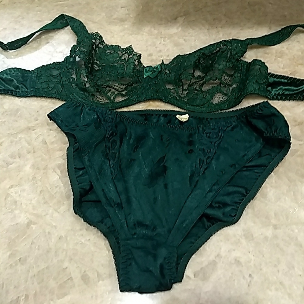 Victoria secret green bra 36C and panties L set